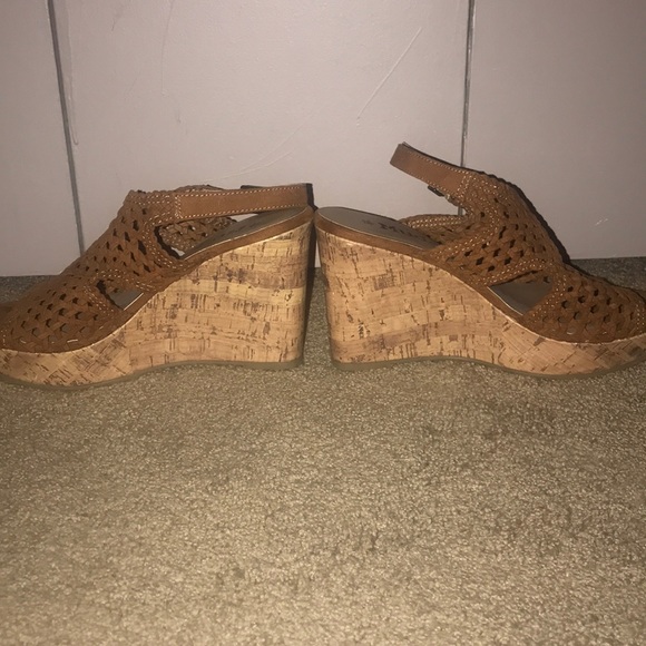 Mudd Brown Wedges - Picture 2 of 8